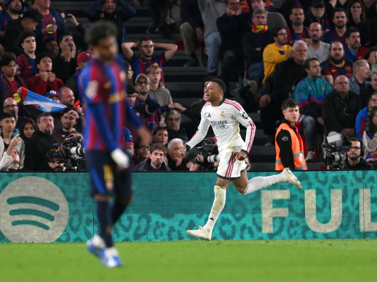 Mbappé abre o placar para o Real Madrid em clássico contra o Barcelona