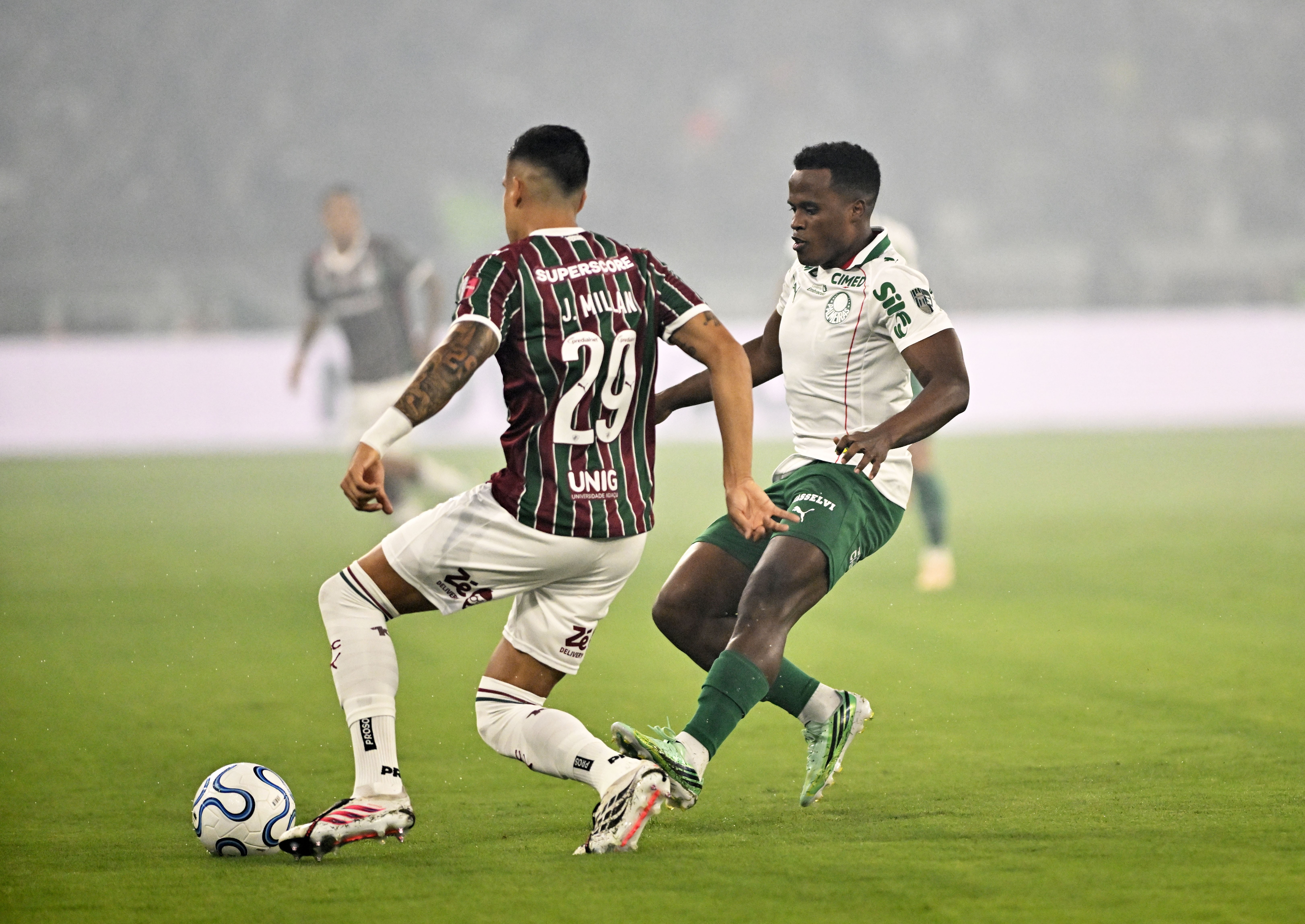 Amnésia? Perseguido em campo e na arquibancada, Arias faz jogo apagado pelo Palmeiras e cutuca