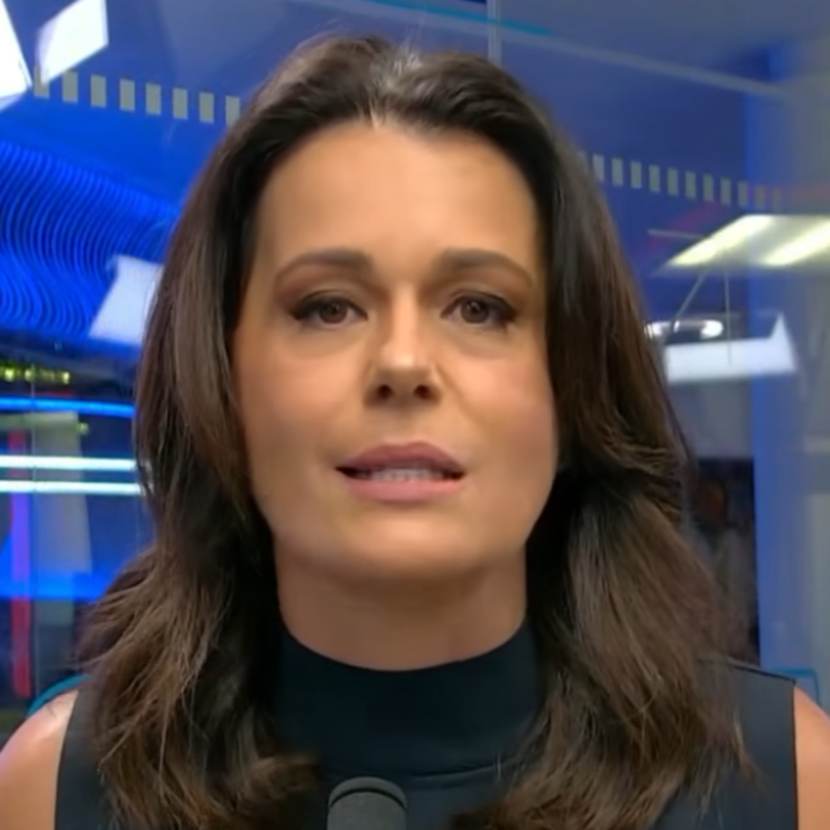 Âncora da Band se emociona ao criticar Eduarda Campopiano por fala sobre feminicídio