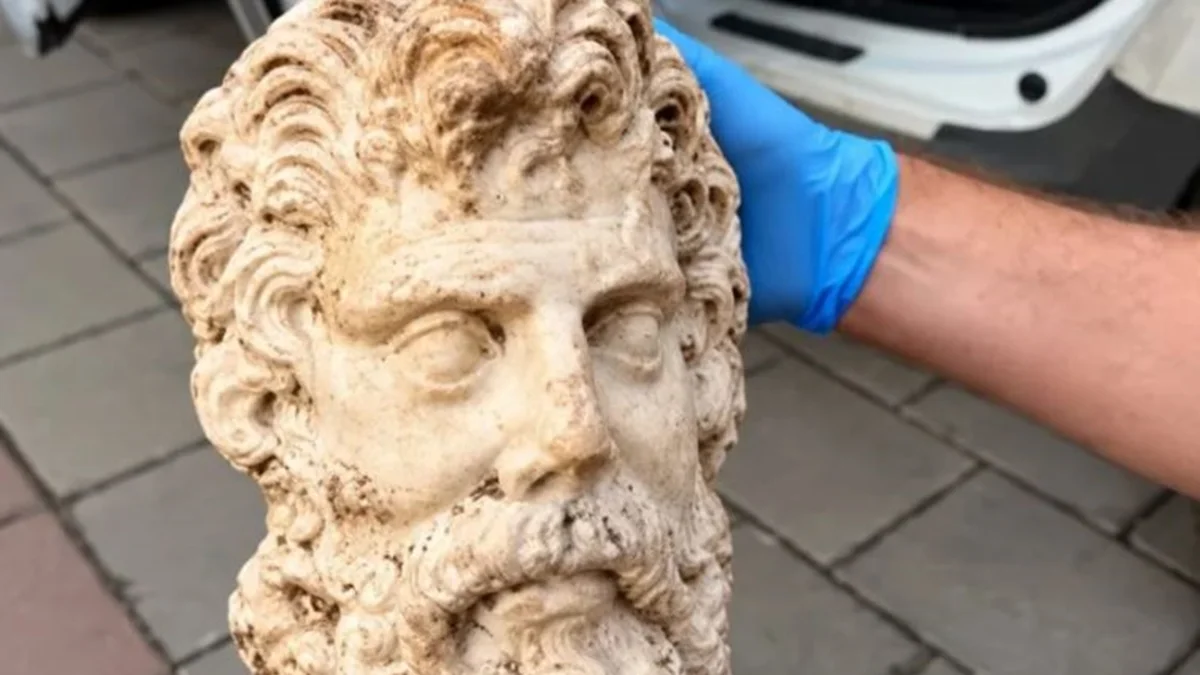 Autoridades turcas apreendem cabeça de Zeus de 2 mil anos roubada