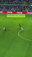 Essa defesa do Diógenes deveria valer um gol para o Santos?⁣