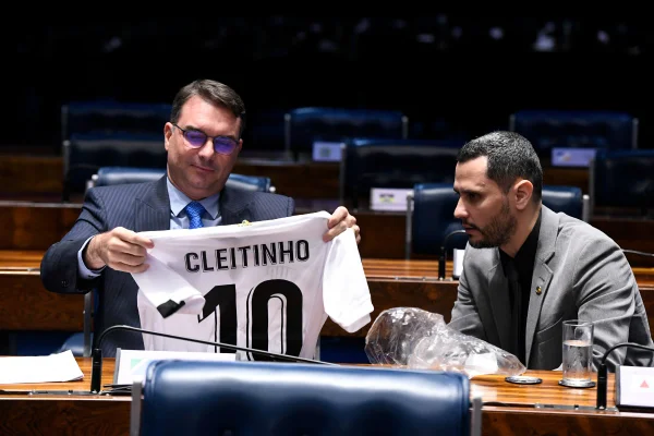Cleitinho prestigia apoio do Republicanos a Flávio no 2º turno